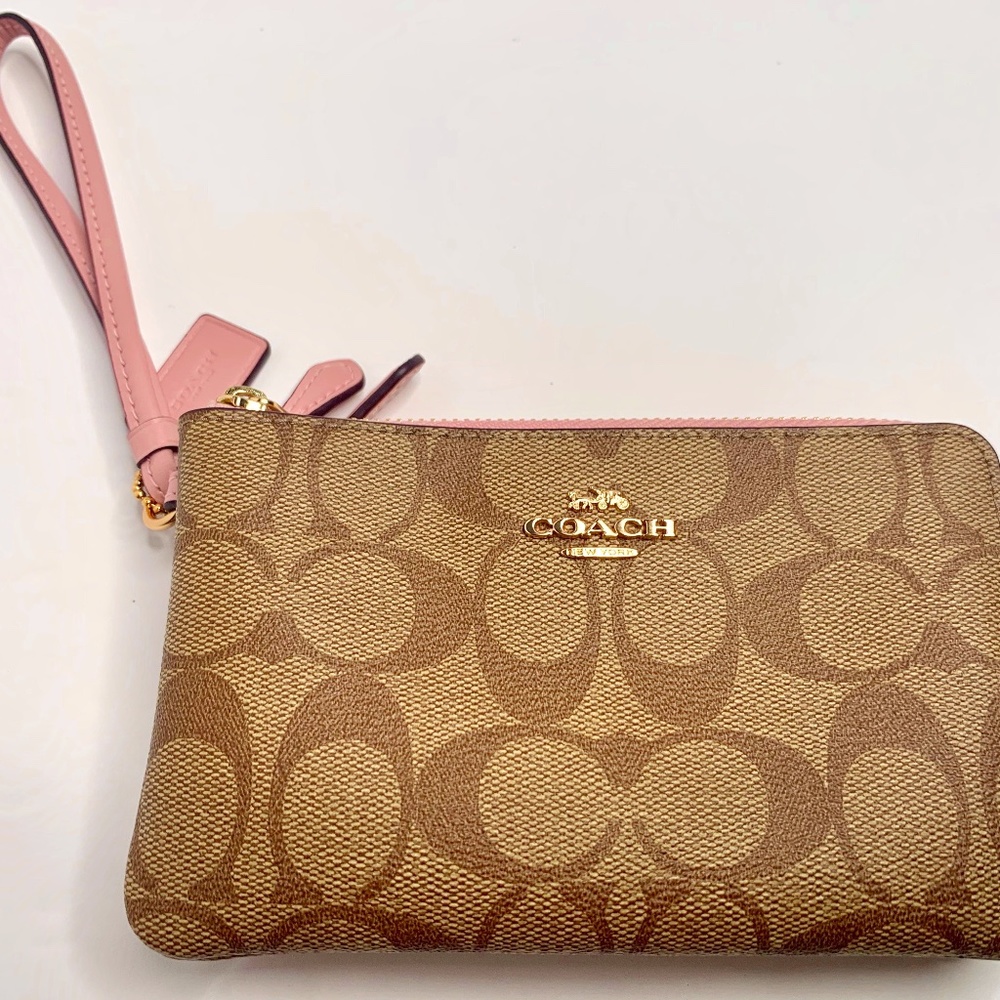 💞 PINK COACH CANVAS WRISTLET 💞